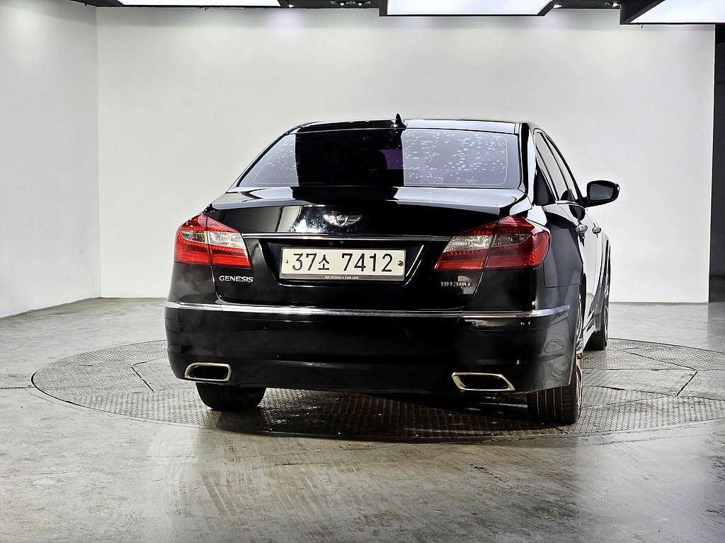 HYUNDAI Genesis - Vista 3