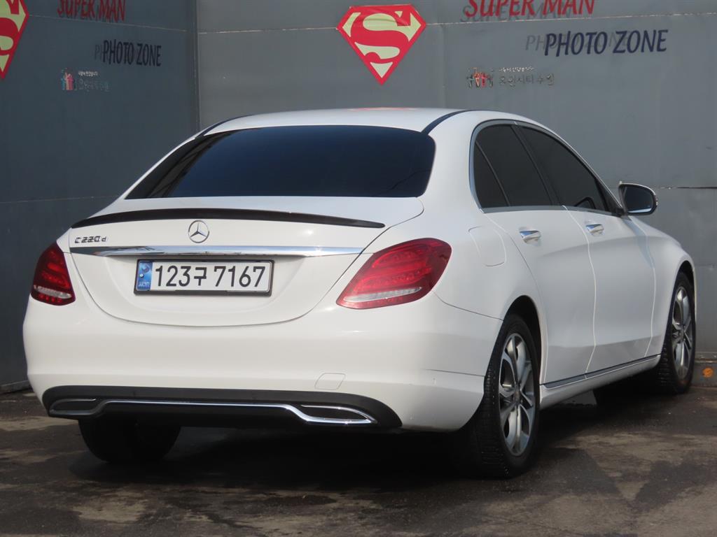 Mercedes Benz C Class - Vista 5