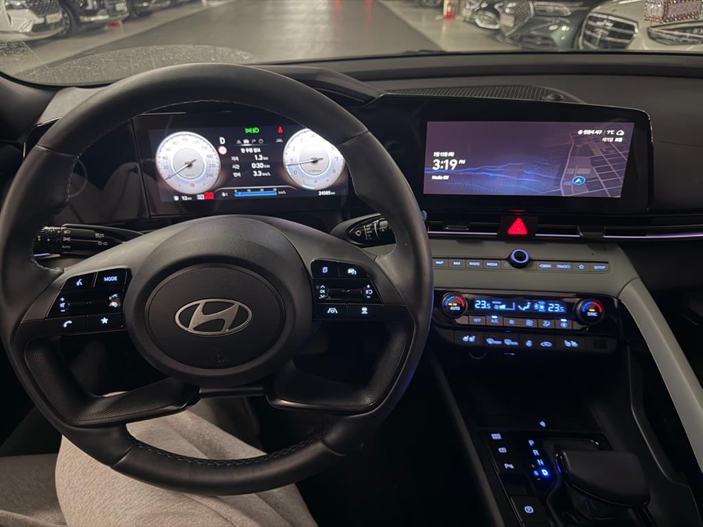 HYUNDAI Avante - Vista 5