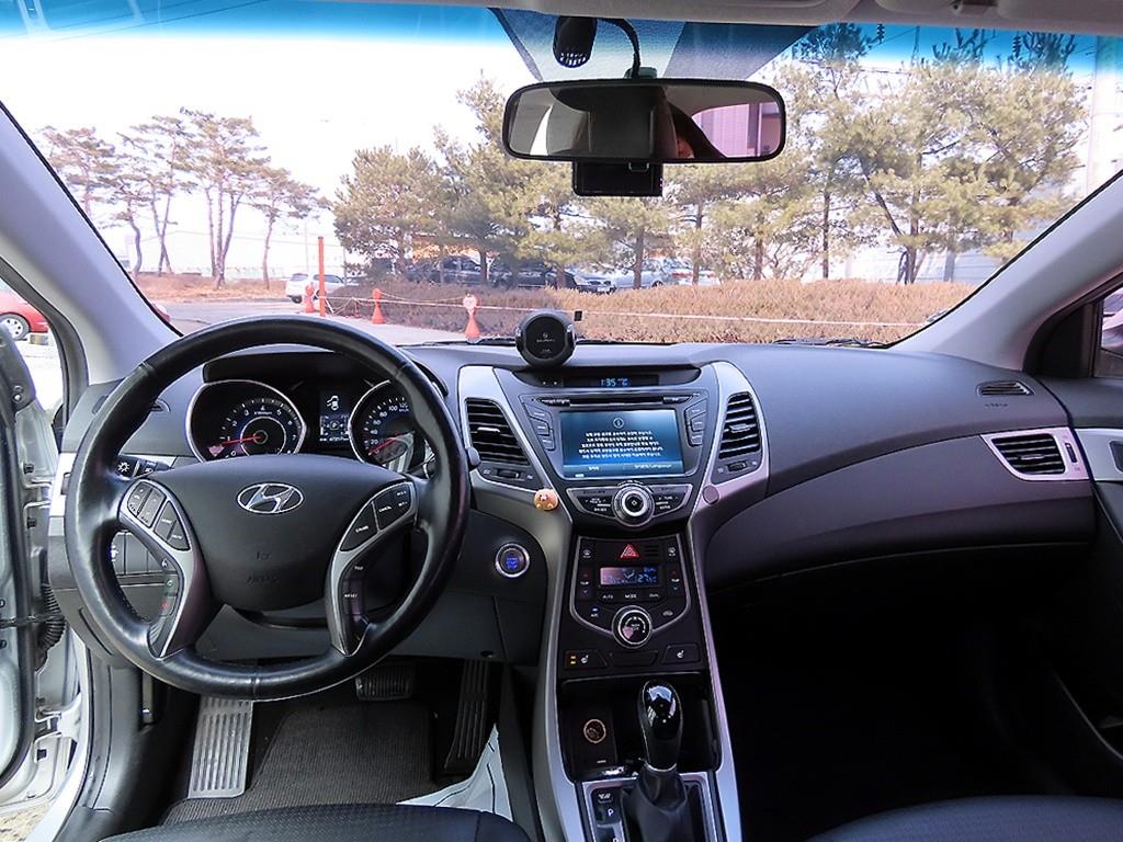 HYUNDAI Avante - Vista 7