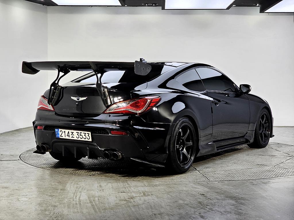 HYUNDAI Genesis - Vista 4