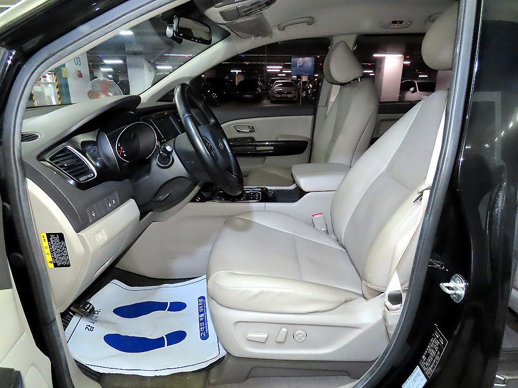 KIA Carnival - Vista 6