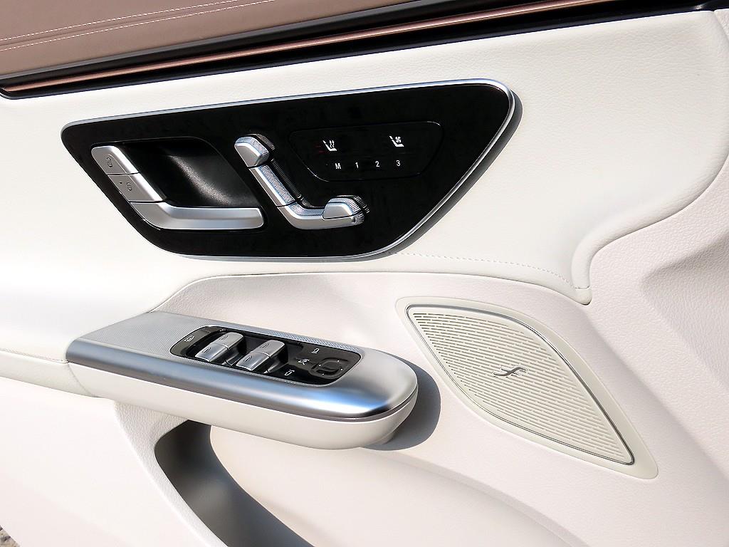 Mercedes Benz EQE - Vista 11