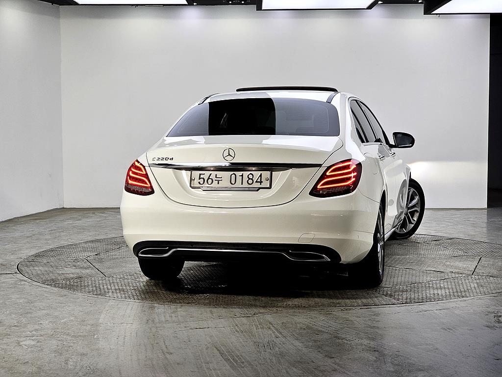 Mercedes Benz C Class - Vista 3