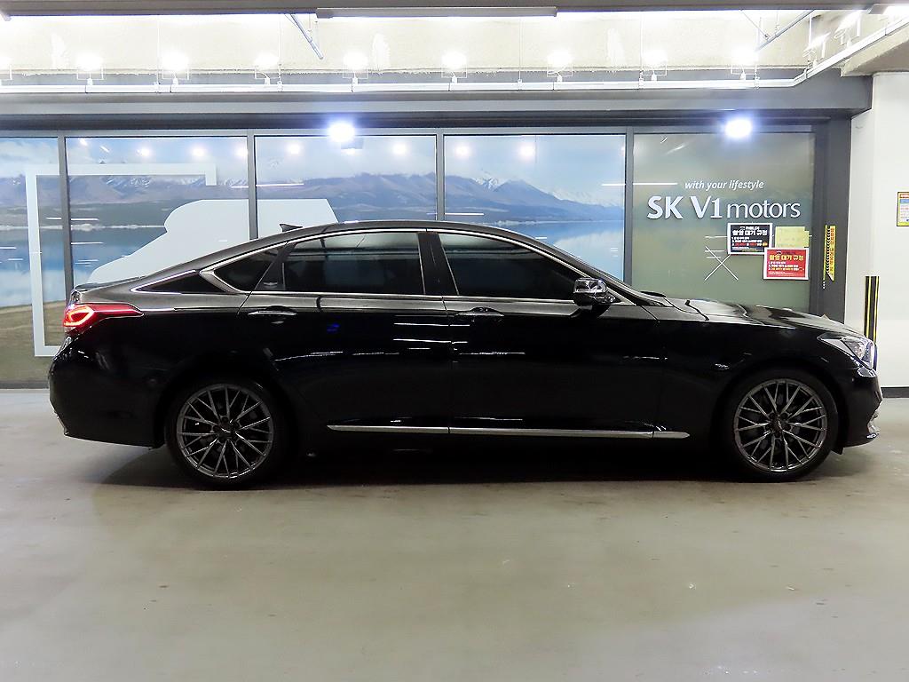 HYUNDAI Genesis - Vista 3