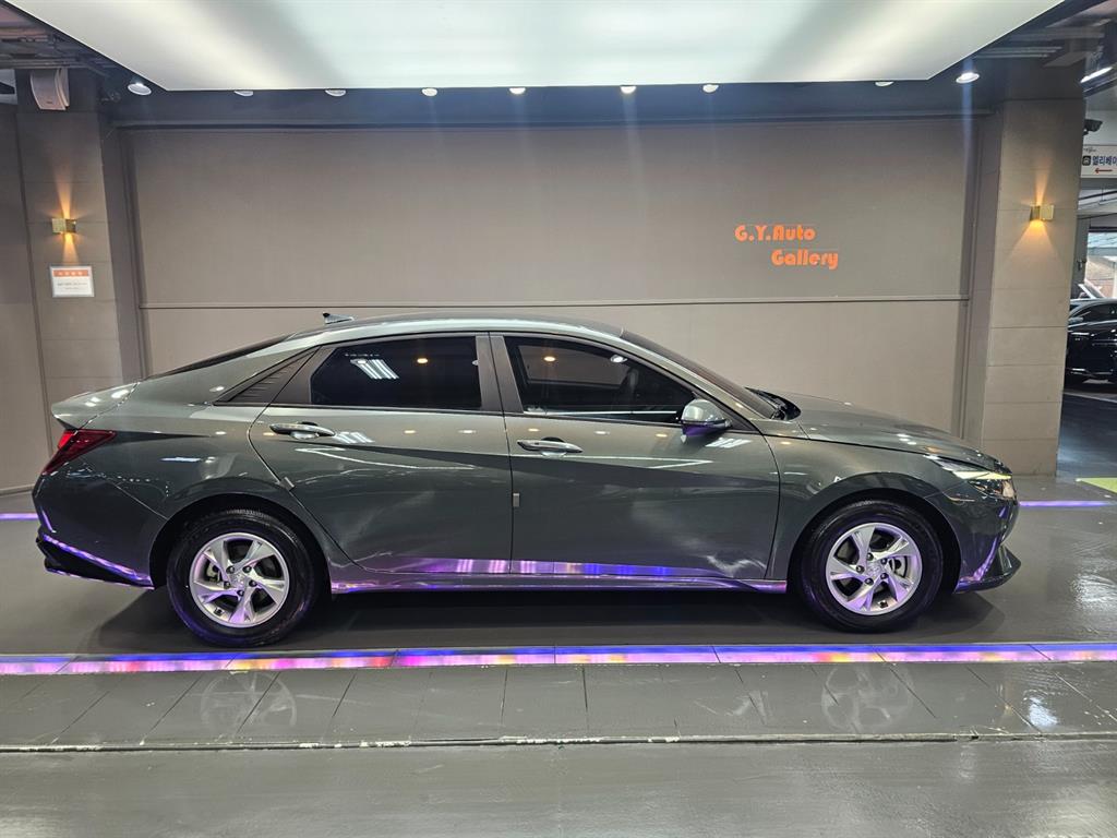 HYUNDAI Avante - Vista 10