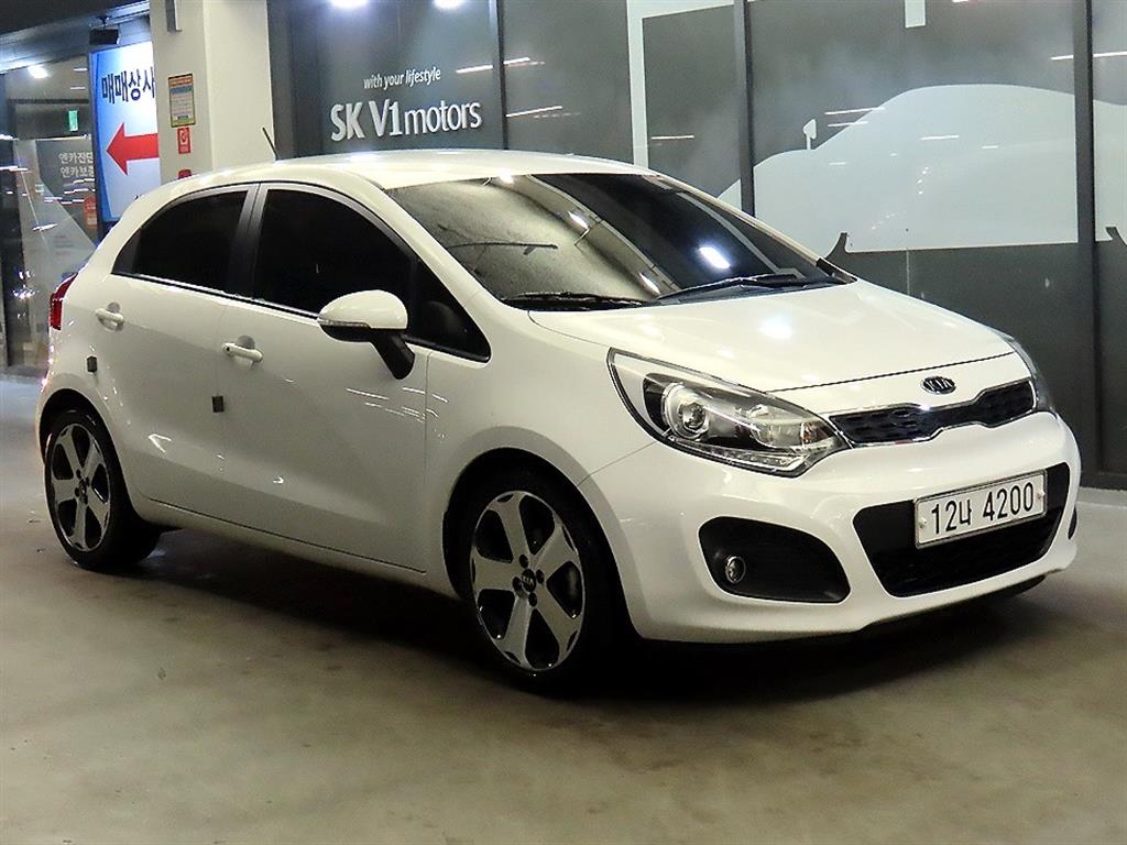 KIA Pride 2012 Blanco - Importación desde Corea - HF Imports Iquique - Foto 1