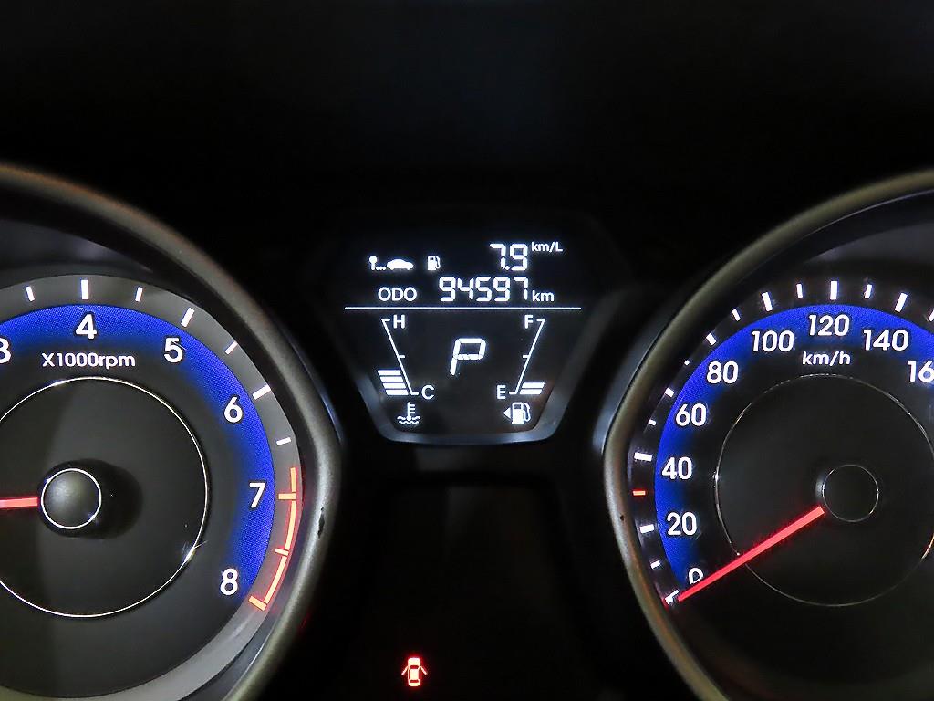 HYUNDAI Avante - Vista 8