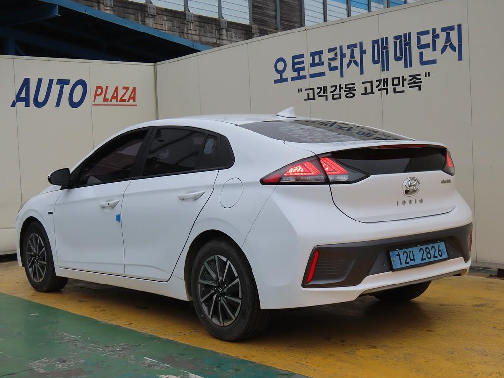 HYUNDAI Ioniq - Vista 3
