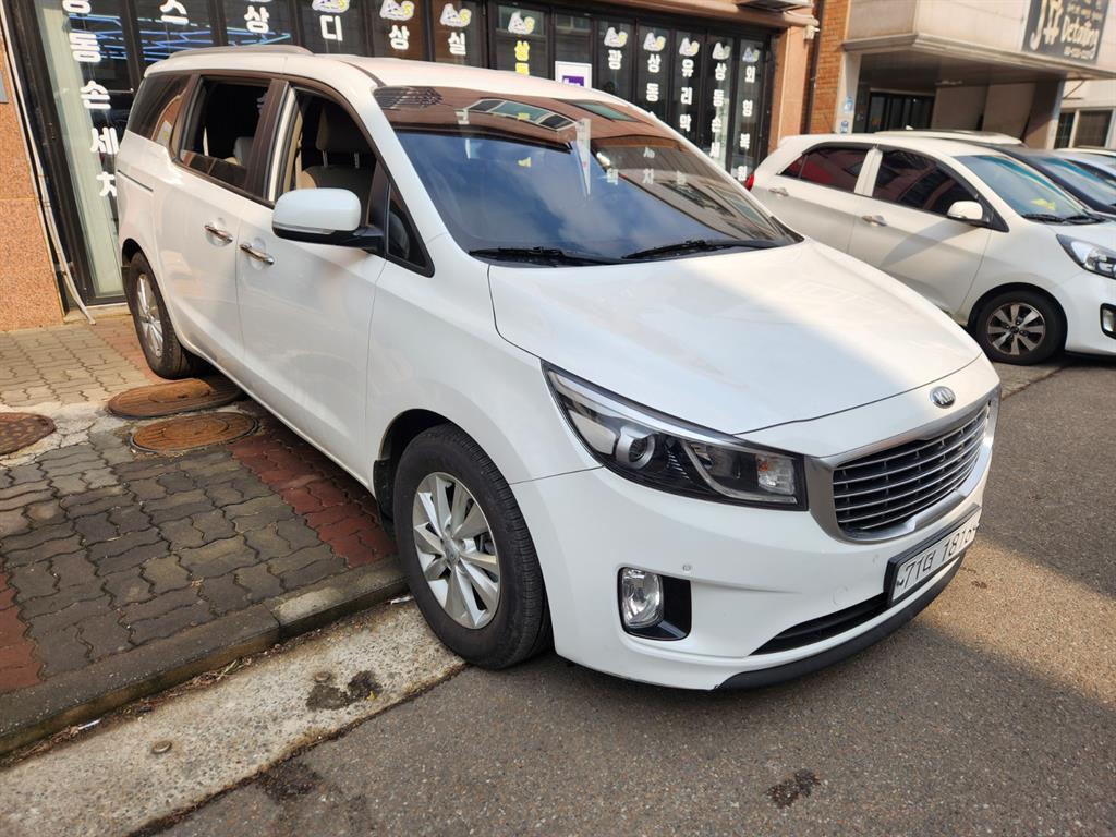 KIA Carnival - Vista 3