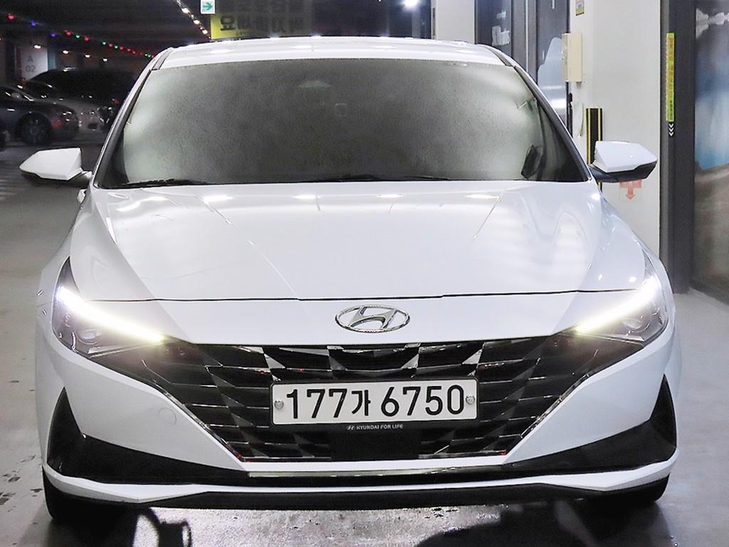 HYUNDAI Avante - Vista 2