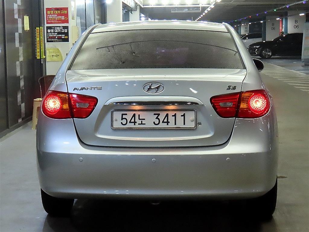 HYUNDAI Avante - Vista 5