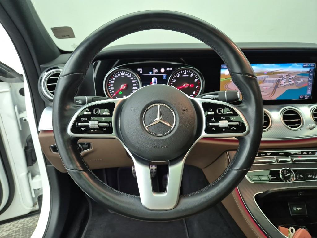 Mercedes Benz E class - Vista 9