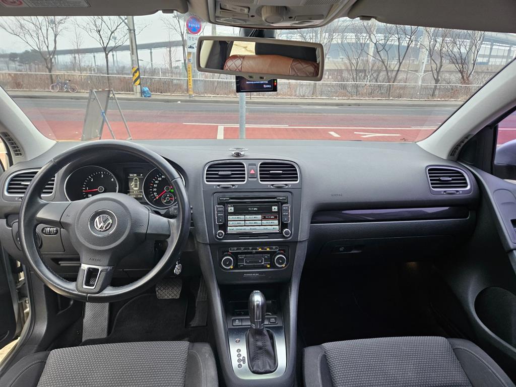 Volkswagen Golf - Vista 8