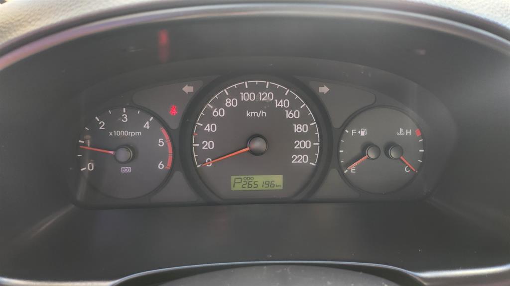 HYUNDAI Starex - Vista 5