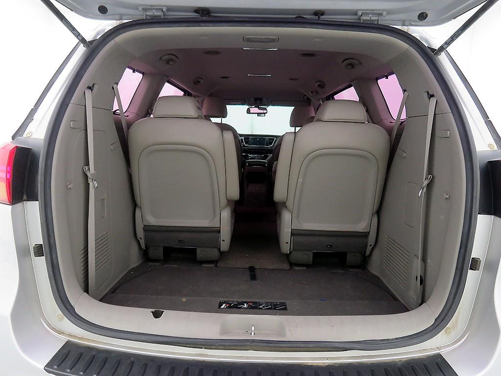 KIA Carnival - Vista 5