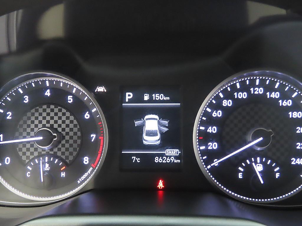 HYUNDAI Avante - Vista 11