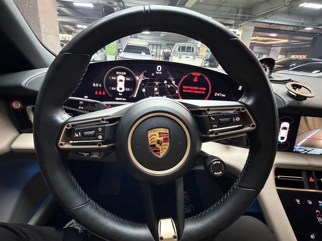 Porsche Taycan - Vista 7