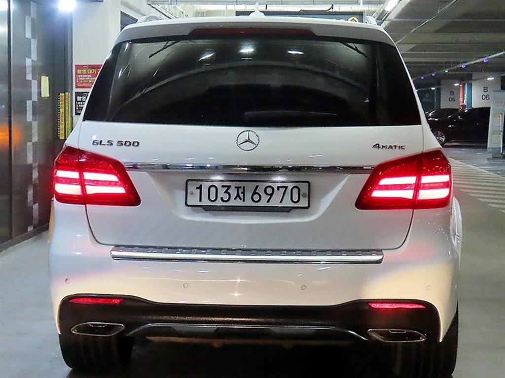 Mercedes Benz GLS Class - Vista 5