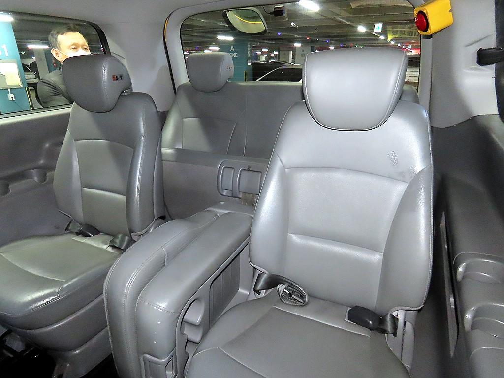 HYUNDAI Starex - Vista 8