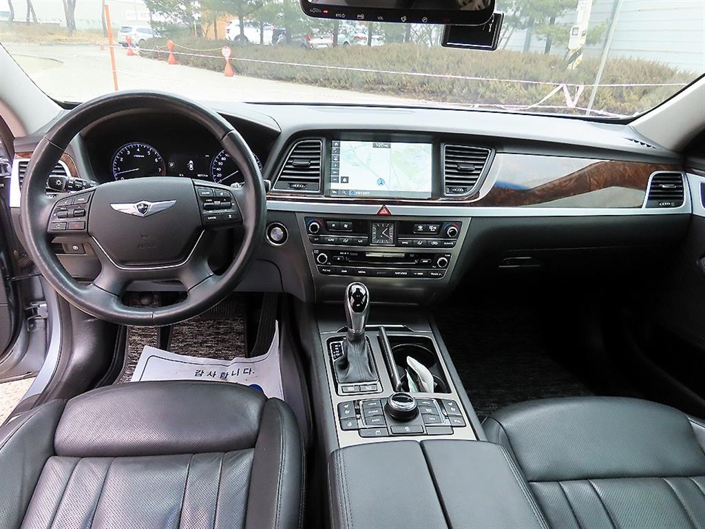 HYUNDAI Genesis - Vista 7