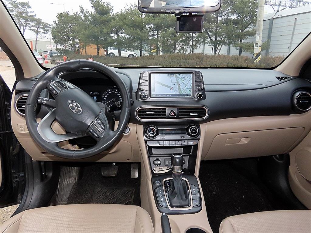 HYUNDAI Kona - Vista 7