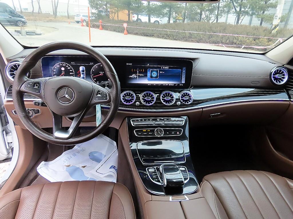 Mercedes Benz E class - Vista 7