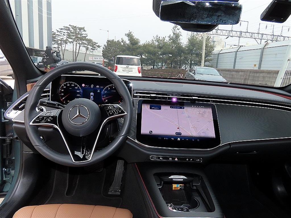 Mercedes Benz E class - Vista 7