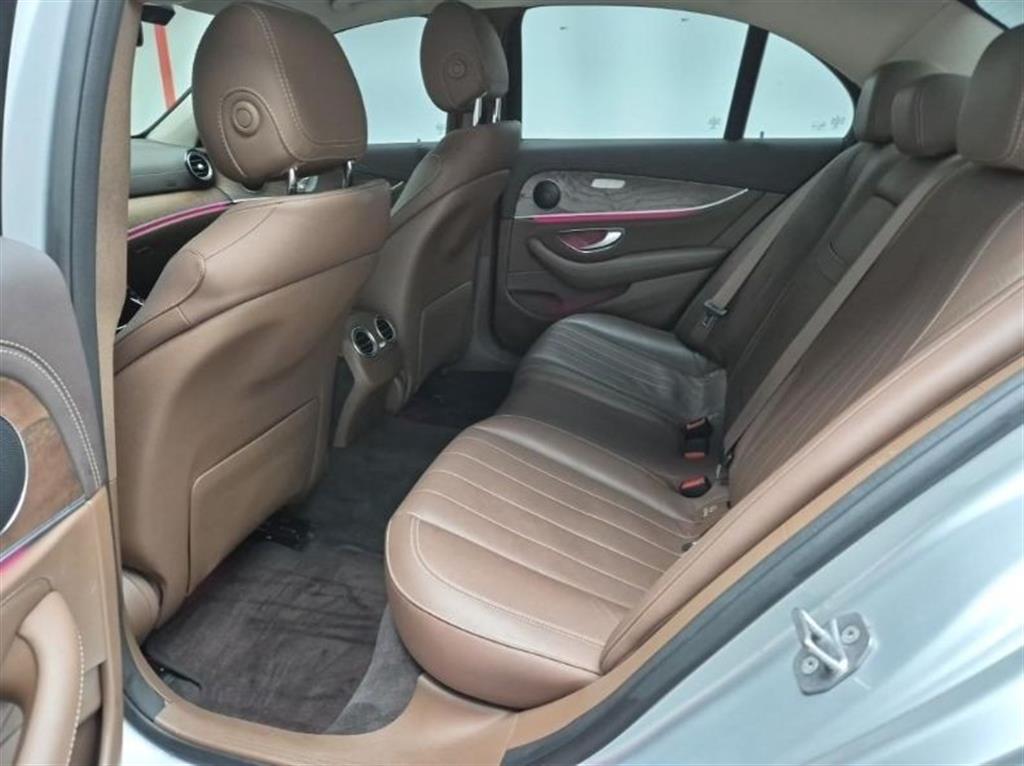 Mercedes Benz E class - Vista 12