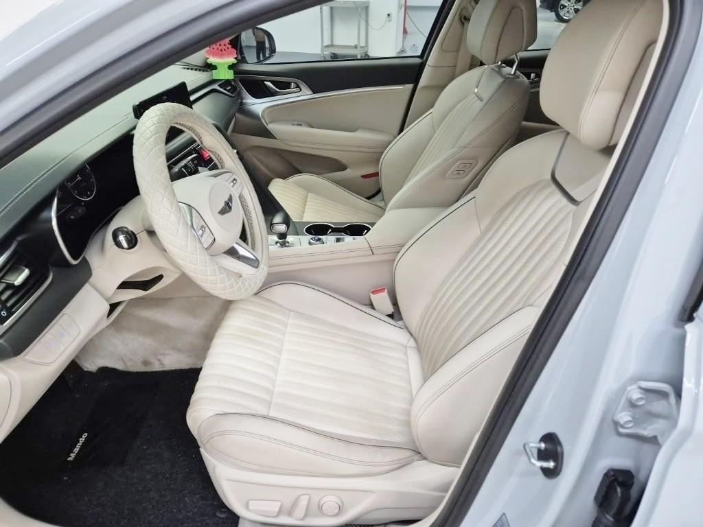 Genesis G70 - Vista 10