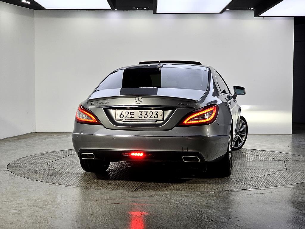 Mercedes Benz CLS Class - Vista 3