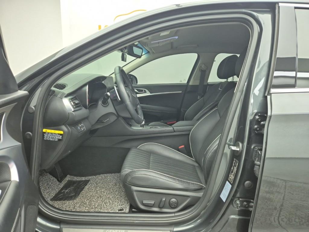 Genesis G70 - Vista 11