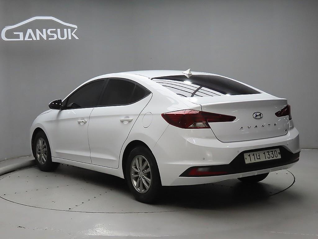 HYUNDAI Avante - Vista 5