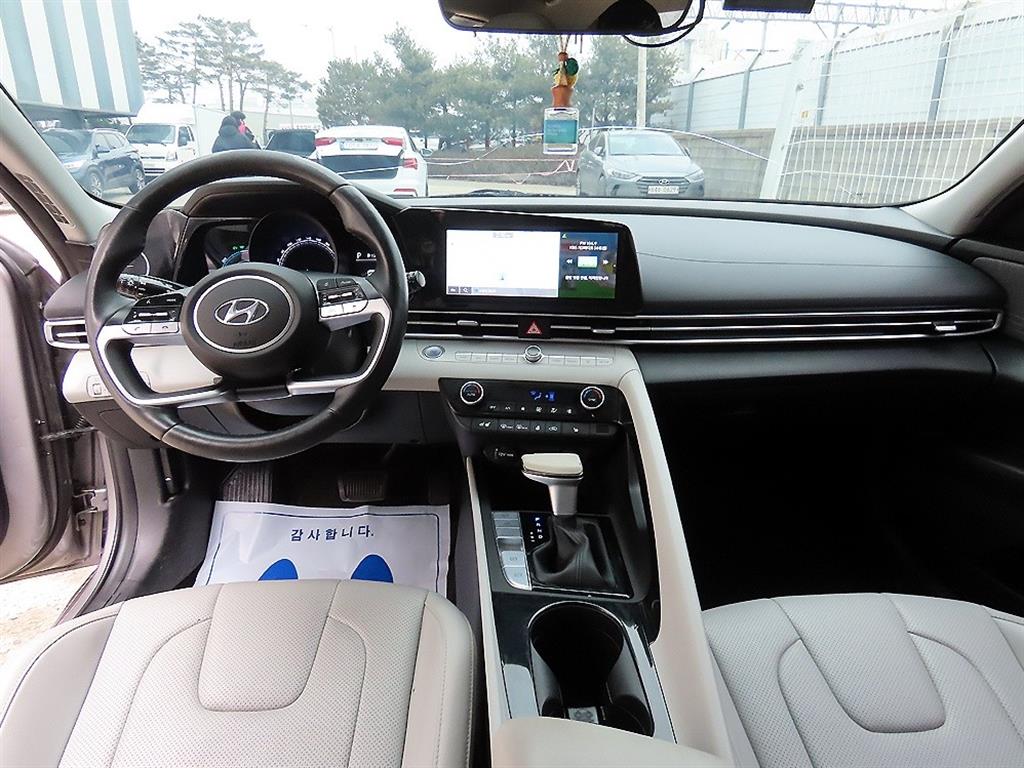 HYUNDAI Avante - Vista 7