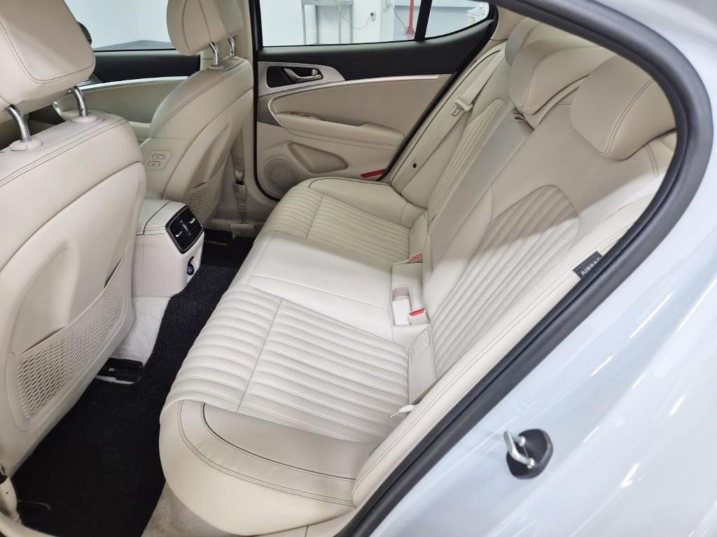 Genesis G70 - Vista 11