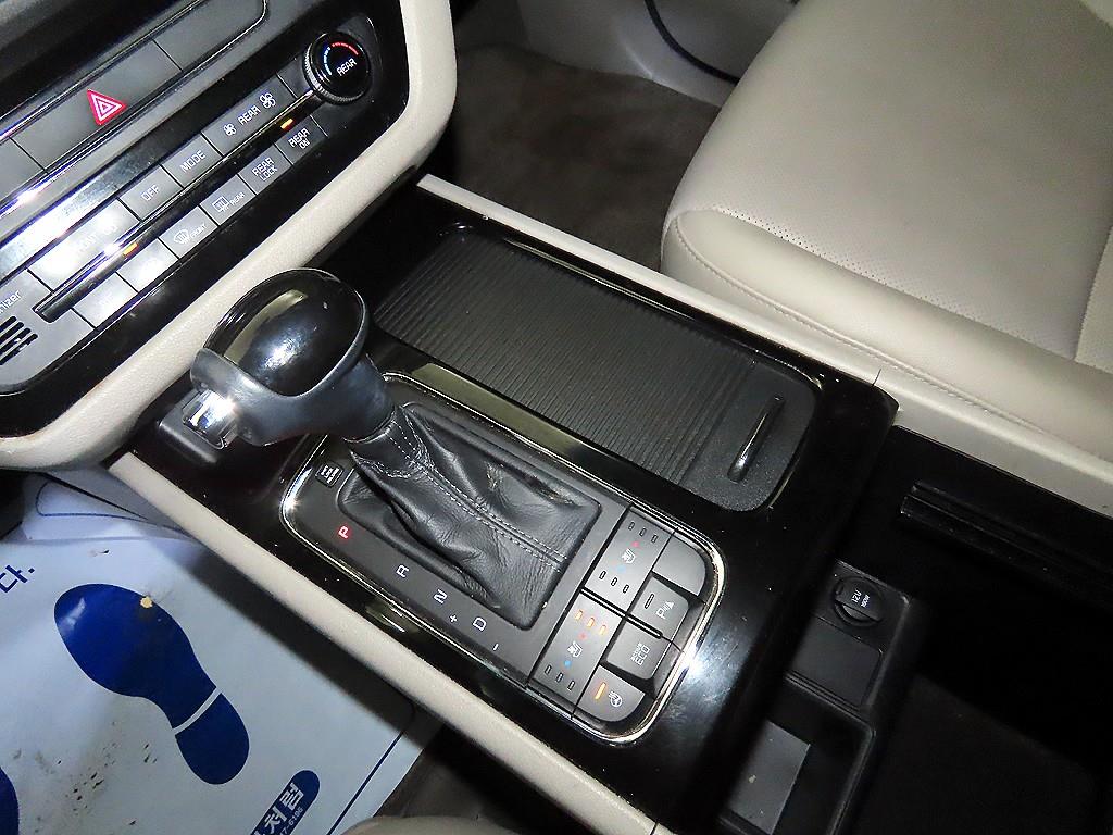 KIA Carnival - Vista 12