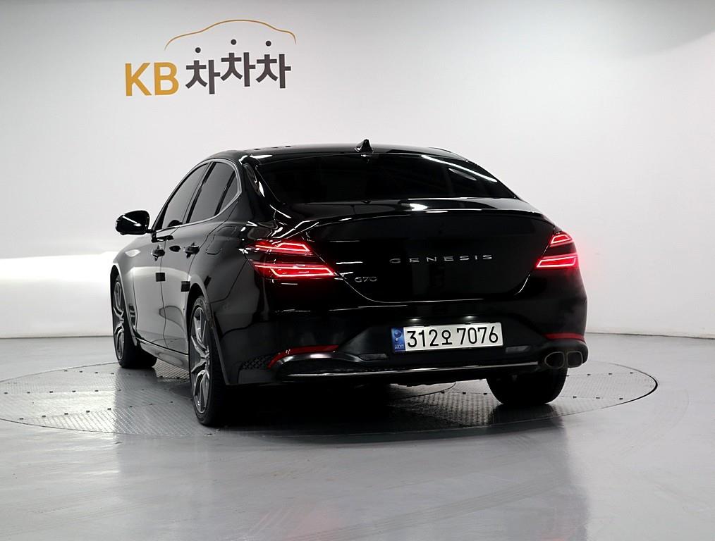 Genesis G70 - Vista 4