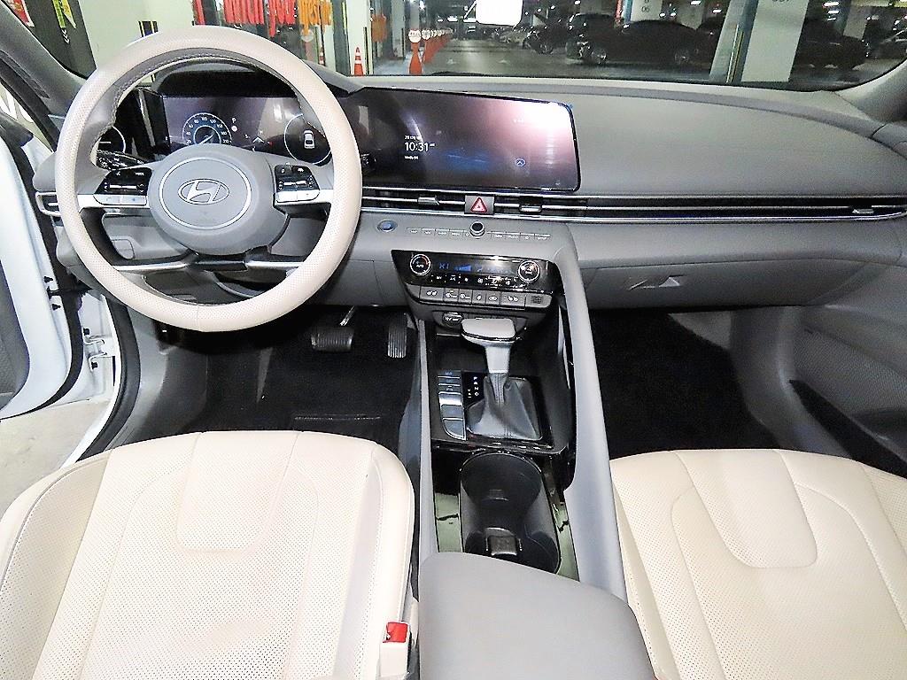 HYUNDAI Avante - Vista 10