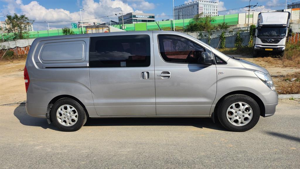 HYUNDAI Starex - Vista 3