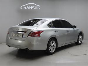 Nissan Altima - Vista 8