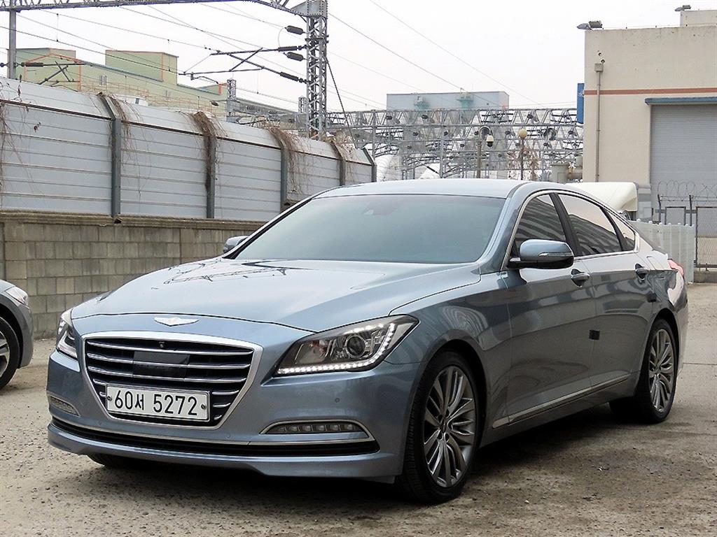 HYUNDAI Genesis - Vista 2