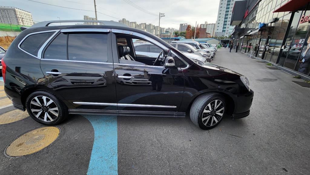 KIA Carens - Vista 3