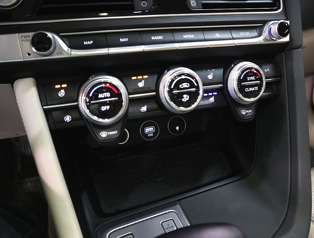 Genesis G70 - Vista 11