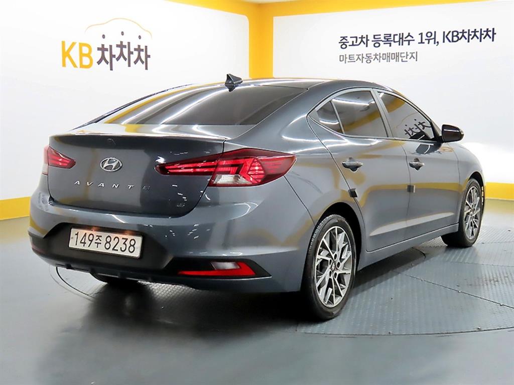 HYUNDAI Avante - Vista 4