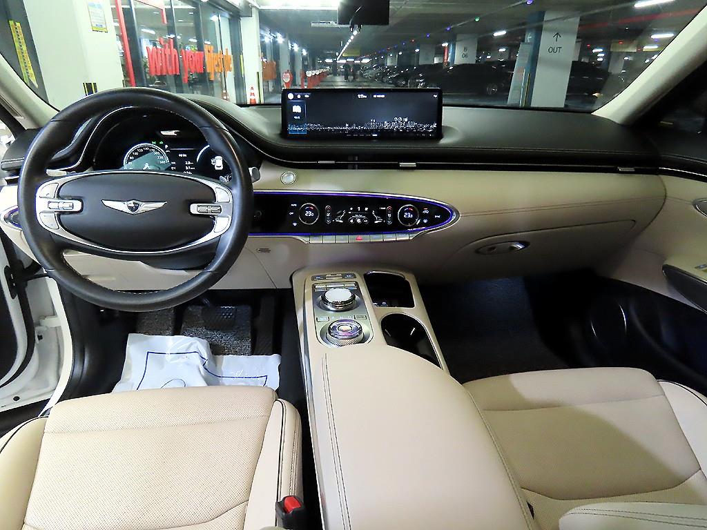 Genesis GV70 - Vista 10