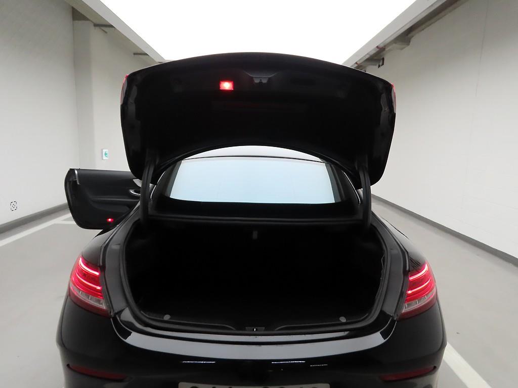 Mercedes Benz C Class - Vista 5