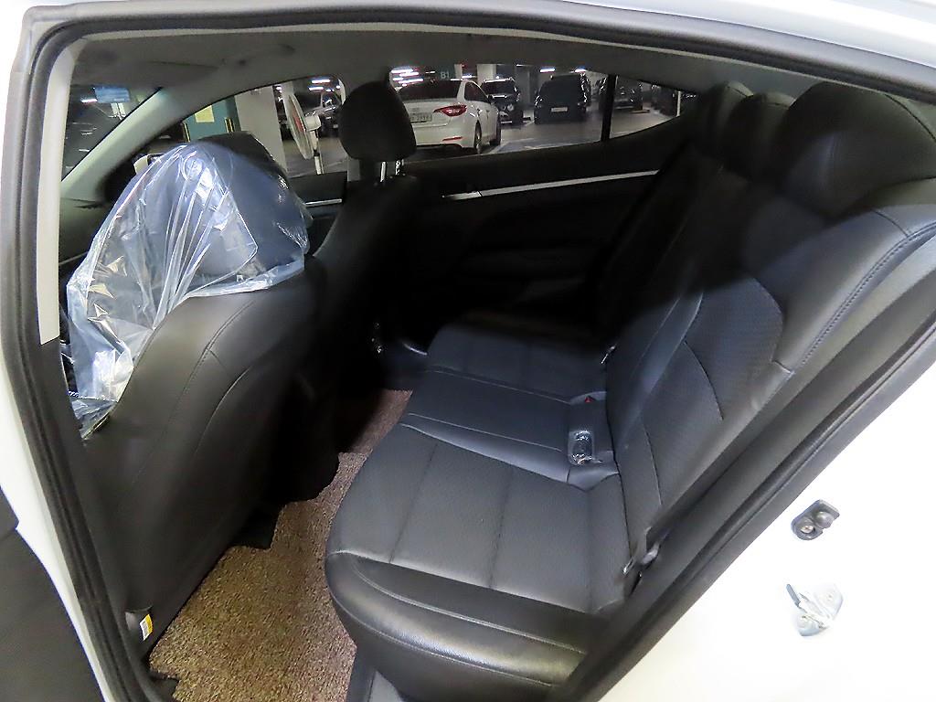 HYUNDAI Avante - Vista 7