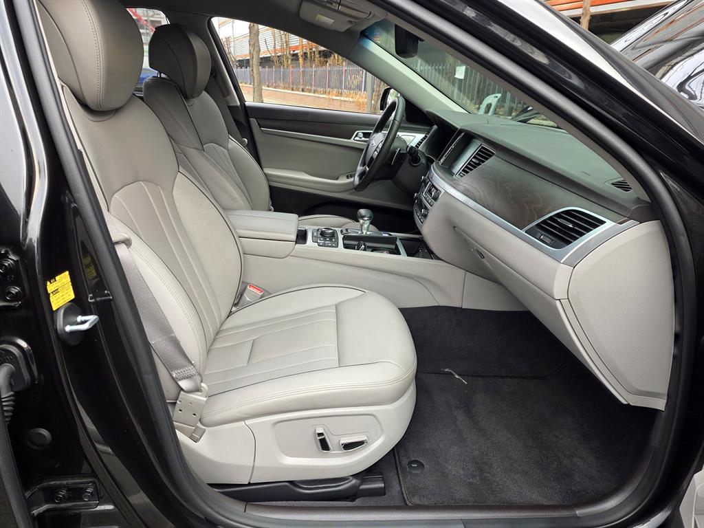 Genesis G80 - Vista 12