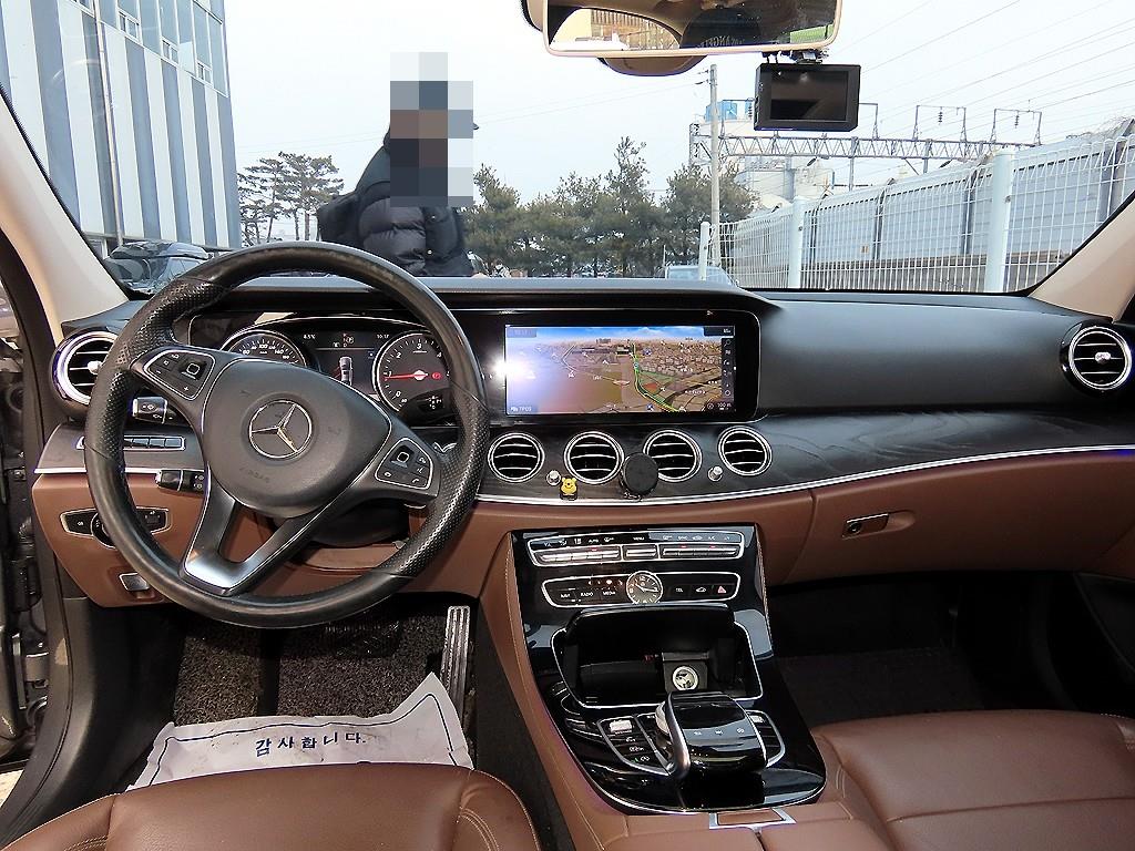 Mercedes Benz E class - Vista 7