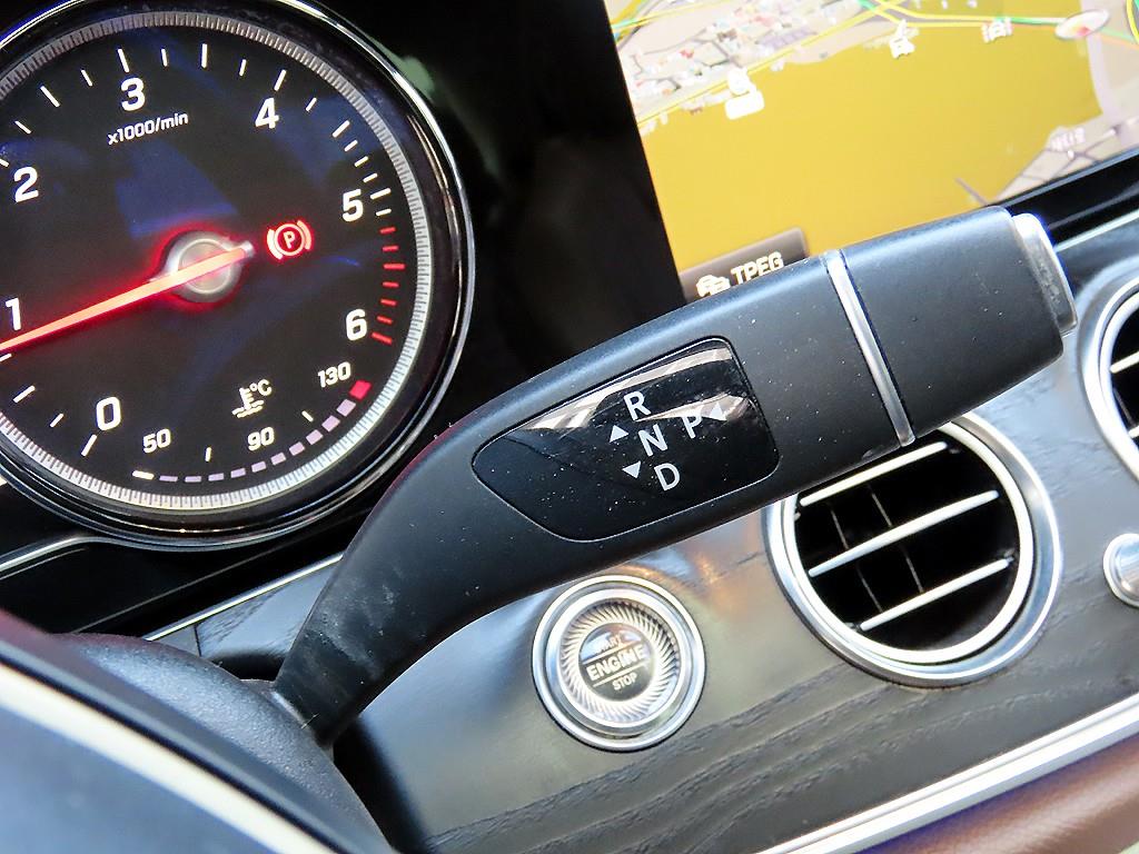 Mercedes Benz E class - Vista 11